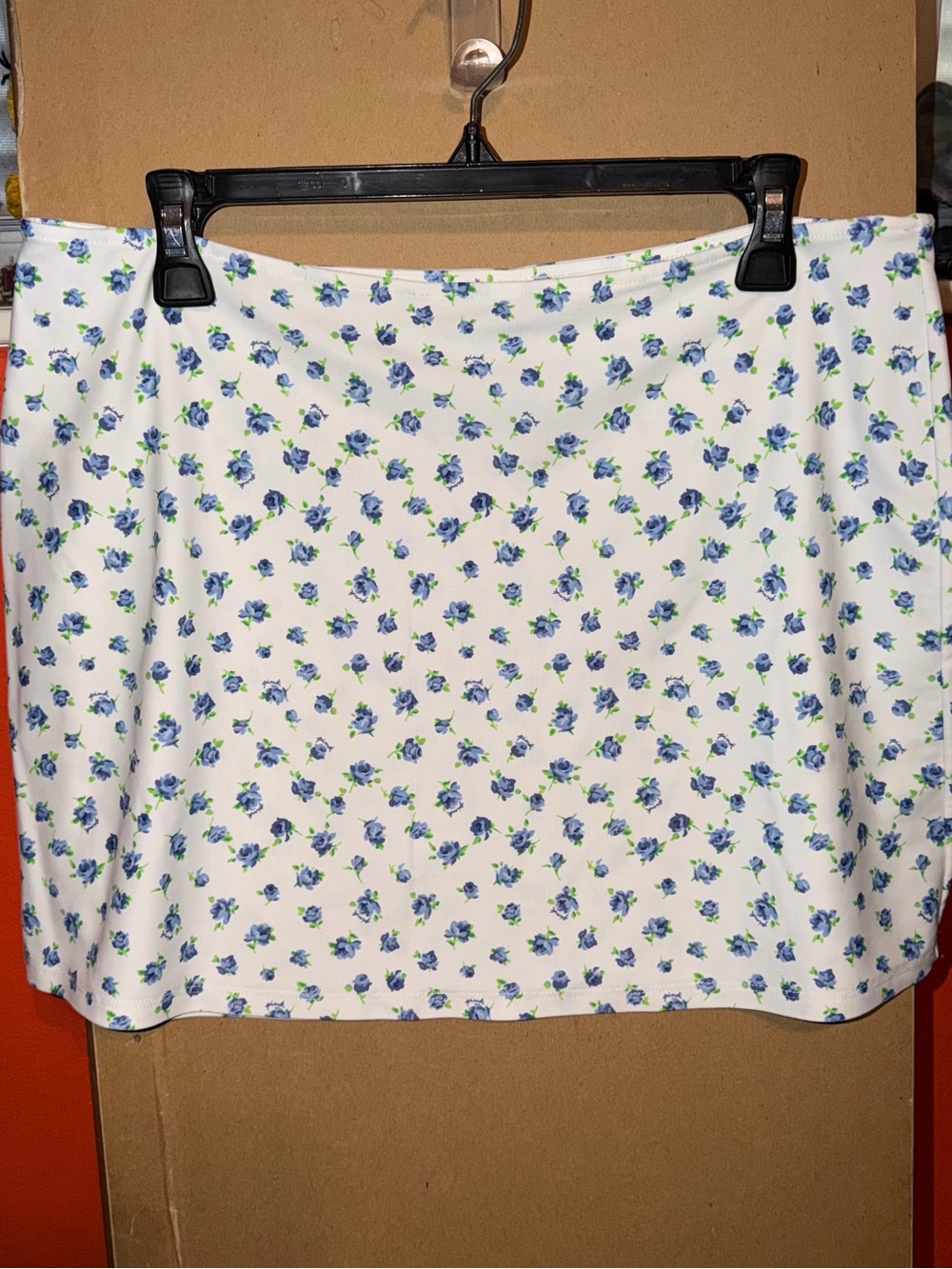 VS/Pink White with Blue Floral Mini Skirt